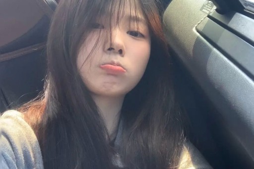 新晋小花要拆很新的房子被黑料骂上热搜是因为爱太多？